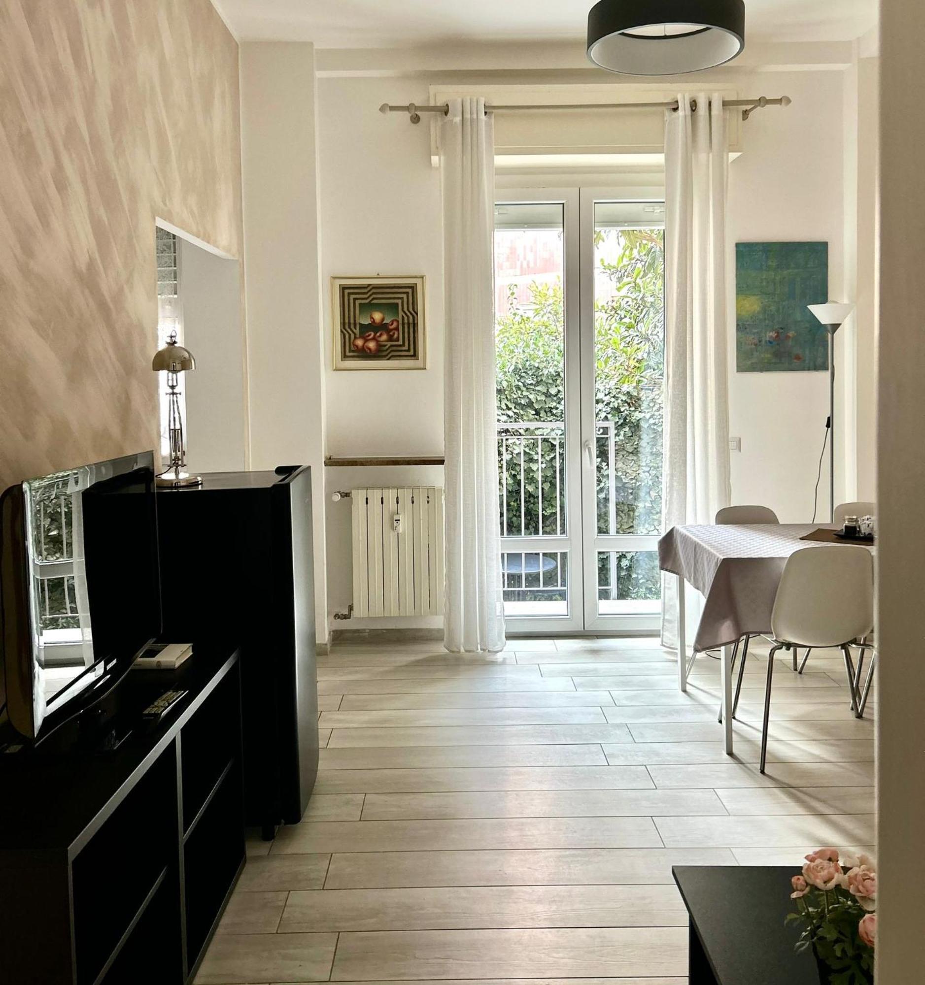 Lovely 2 Room Apartment With Small Garden Милан Экстерьер фото